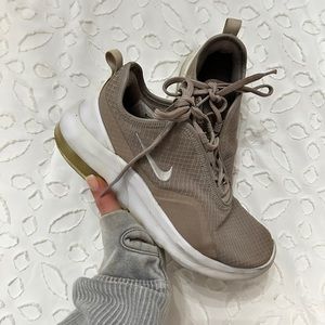 Nike Women's Shoes Nike Air Max Motion 2